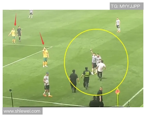 国外球迷热情拥抱足球明星展现全球足球文化的独特魅力与激情