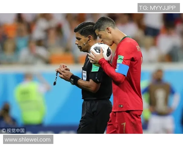 足球明星亲吻瞬间曝光引发热议粉丝纷纷点赞分享社交媒体盛况空前 足球明星亲吻瞬间曝光引发热议粉丝纷纷点赞分享社交媒体盛况空前